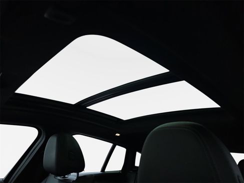 Used 2025 BMW X4 xDrive30i image 32