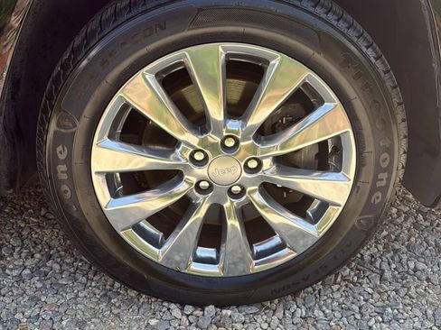 Used 2017 Jeep Cherokee Overland w/ Technology Group image 34