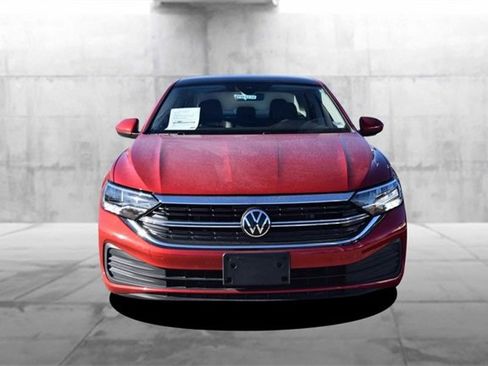 Certified 2024 Volkswagen Jetta SE w/ Panoramic Sunroof Package image 4