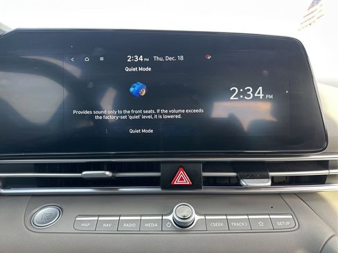 Used 2024 Hyundai Elantra SEL image 28