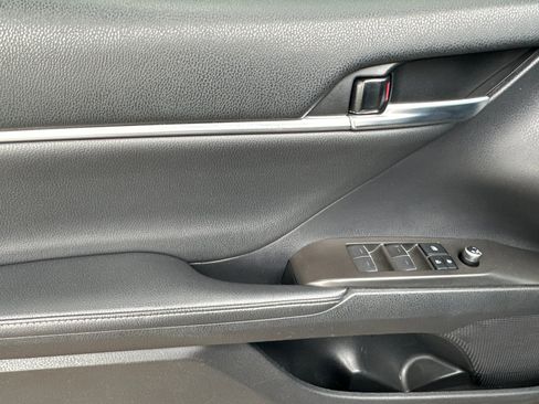 Used 2021 Toyota Camry XSE image 11