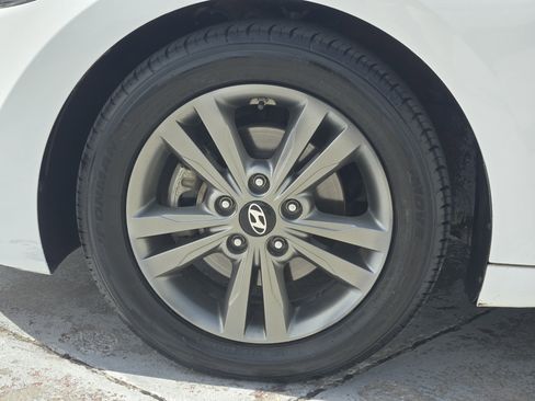 Used 2018 Hyundai Elantra SEL image 12