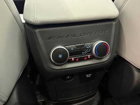 Certified 2025 Ford Explorer Platinum w/ Ultimate Package image 21