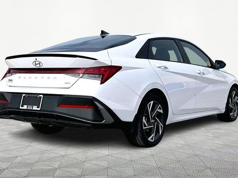 Used 2025 Hyundai Elantra SEL image 1