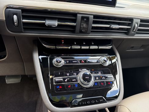 Used 2020 Lincoln Corsair FWD w/ Premium Package image 28