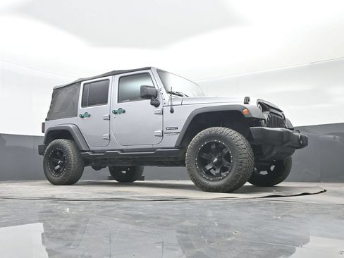 Used 2018 Jeep Wrangler Unlimited Sport S AWD/4WD image 32