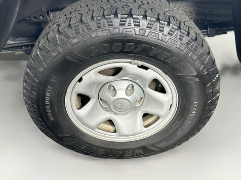 Used 2019 Toyota Tacoma SR RWD image 11