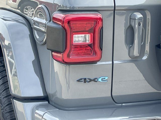 Used 2022 Jeep Wrangler Unlimited Sahara AWD/4WD image 6