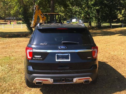 Used 2017 Ford Explorer Platinum AWD/4WD image 4