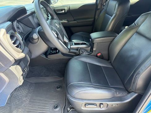 Used 2021 Toyota Tacoma TRD Off-Road w/ TRD Premium Off Road Package AWD/4WD image 9