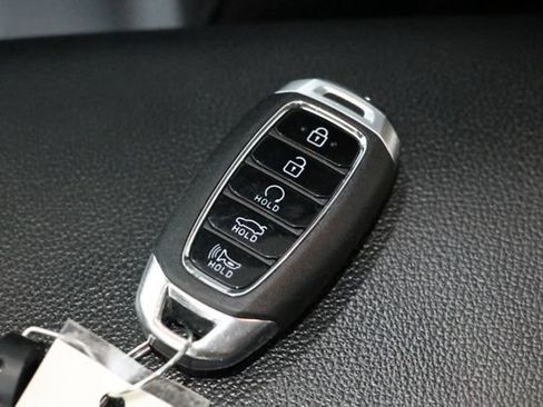 Used 2023 Hyundai Elantra Limited w/ Preferred Accessory Package FWD image 35