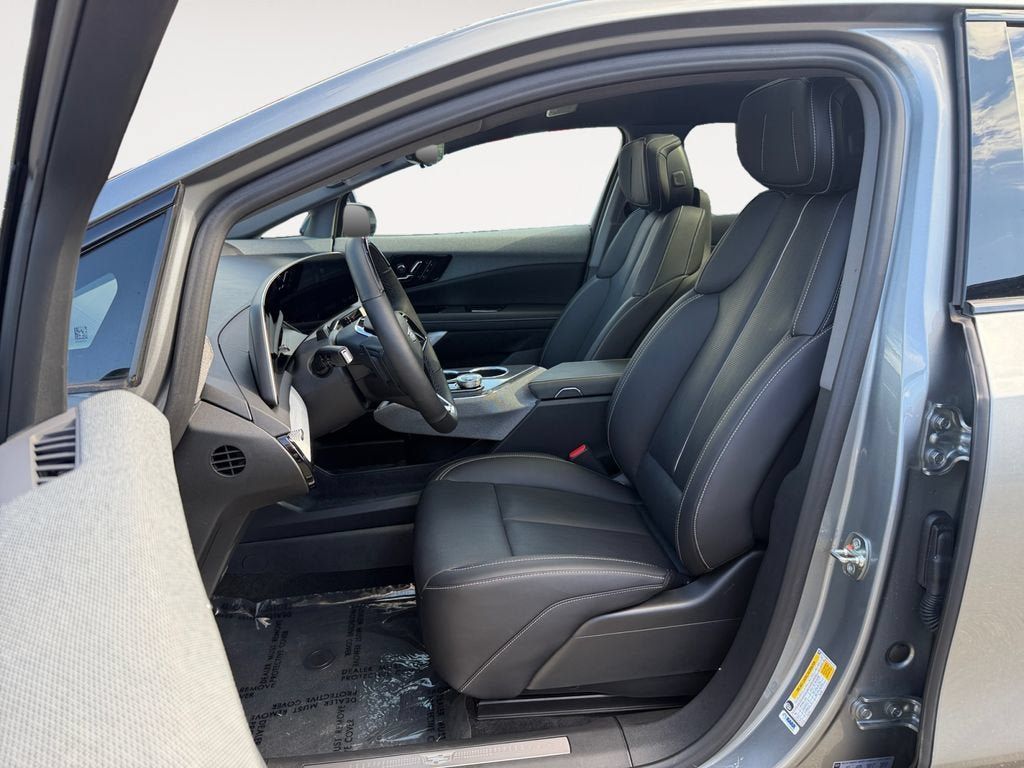 Used 2025 Cadillac Optiq Sport 2 AWD/4WD image 6
