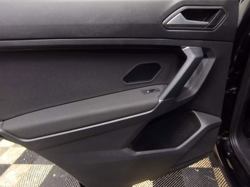 Used 2020 Volkswagen Tiguan S image 24