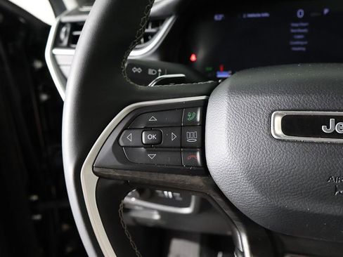 Used 2023 Jeep Grand Cherokee Limited AWD/4WD image 42