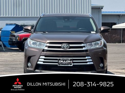 Used 2018 Toyota Highlander XLE AWD/4WD image 9