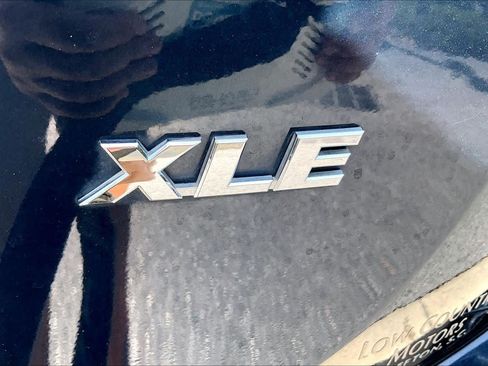 Used 2018 Toyota RAV4 XLE FWD image 10