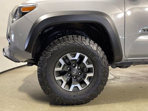Certified 2020 Toyota Tacoma TRD Off-Road w/ Technology Package image 11