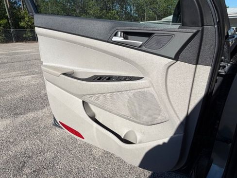 Used 2021 Hyundai Tucson Value FWD image 12