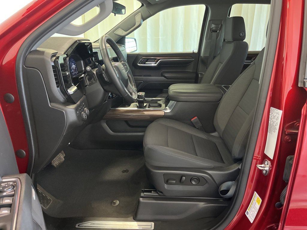 Used 2023 Chevrolet Silverado 1500 RST w/ Convenience Package II AWD/4WD image 3