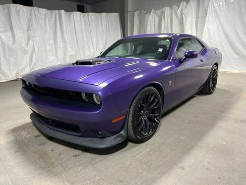 Used 2016 Dodge Challenger R/T Scat Pack RWD image 3