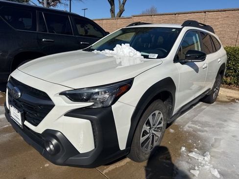 Used 2025 Subaru Outback Premium image 3