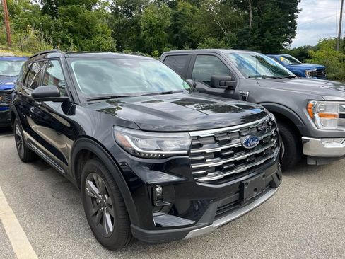 Used 2025 Ford Explorer Active w/ Active Comfort Package AWD/4WD image 1