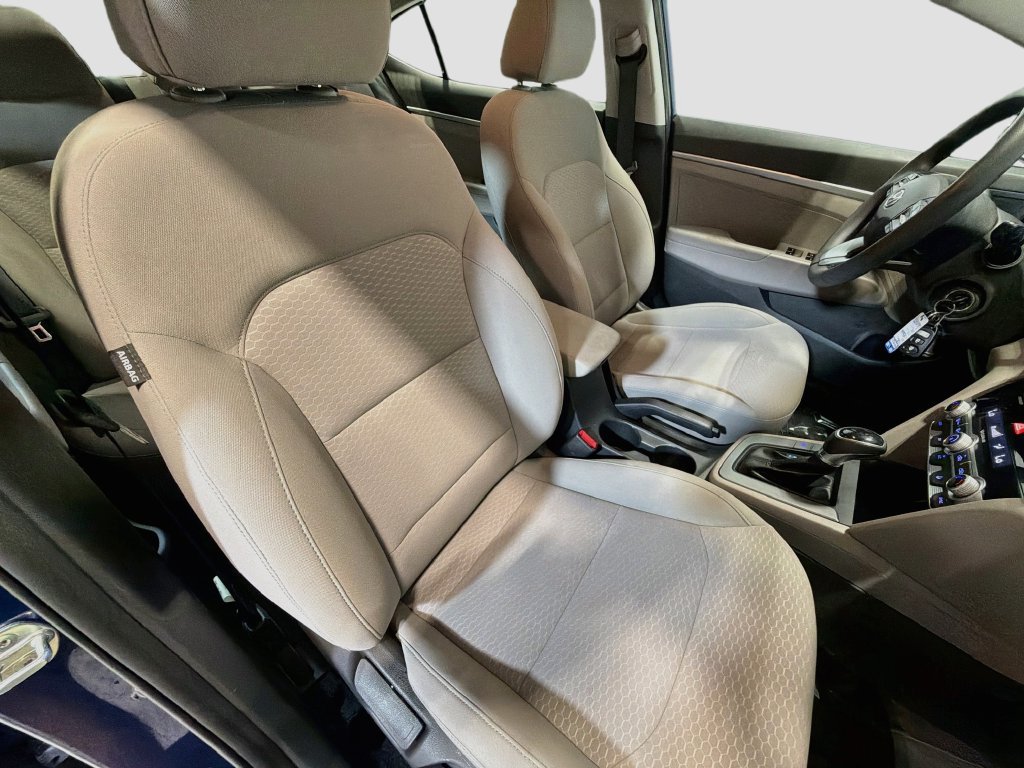 Used 2020 Hyundai Elantra SE FWD image 27