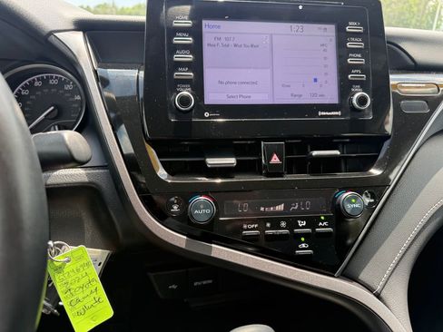 Used 2024 Toyota Camry SE FWD image 10