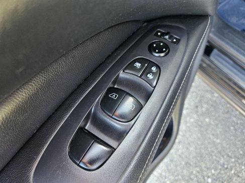 Used 2020 Nissan Pathfinder SV image 10