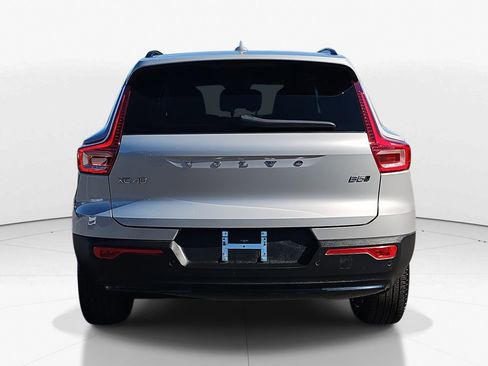 Used 2025 Volvo XC40 B5 Plus image 6