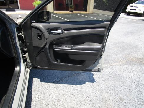 Used 2019 Chrysler 300 S image 31