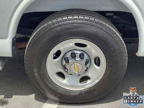 Used 2025 Chevrolet Express 3500 LT w/ LT Preferred Equipment Group RWD image 6