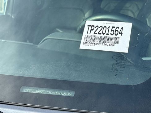 Used 2023 Land Rover Defender 130 SE image 38