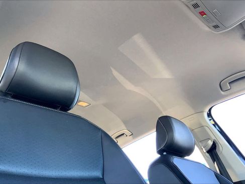 Used 2021 Volkswagen Tiguan SE image 13