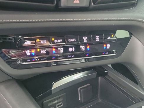 Used 2023 Buick Envision Avenir image 24