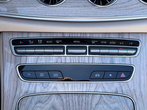 Used 2023 Mercedes-Benz E 450 4MATIC Cabriolet image 47