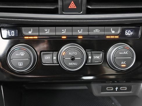 Used 2023 Volkswagen Jetta SE w/ Panoramic Sunroof Package image 25