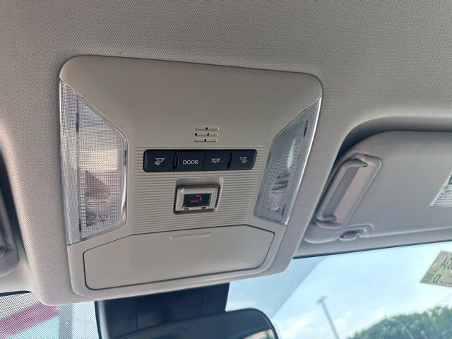 Used 2025 Toyota RAV4 XLE AWD/4WD image 23
