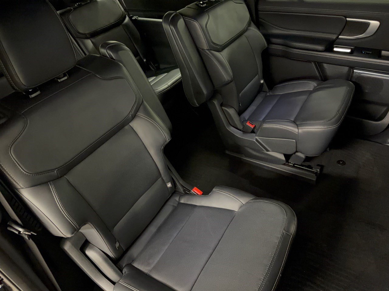 Used 2025 Ford Expedition Max Platinum w/ Stealth Appearance Package AWD/4WD image 29