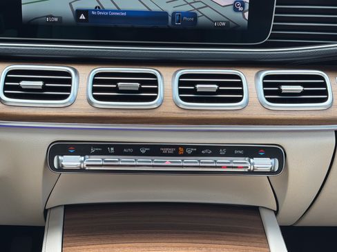 Used 2025 Mercedes-Benz GLS 450 4MATIC image 25
