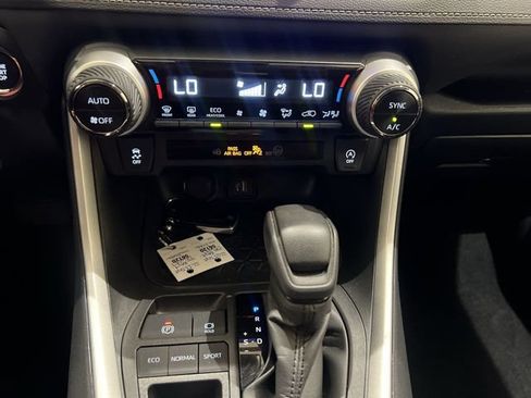 Used 2023 Toyota RAV4 XLE w/ Convenience Package FWD image 17