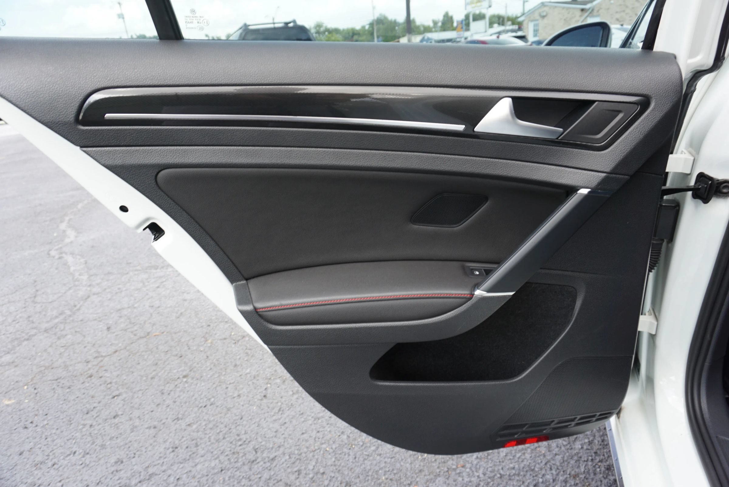 Used 2017 Volkswagen GTI SE FWD image 24