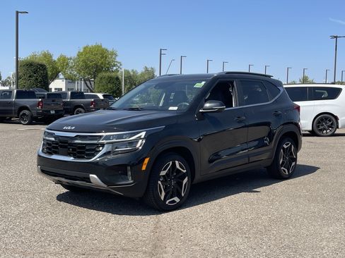Certified 2024 Kia Seltos SX w/ SX Sunroof Package AWD/4WD image 2