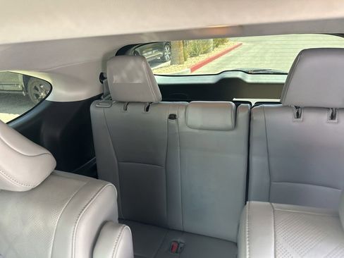 Used 2022 Toyota Highlander Platinum FWD image 10