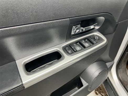 Used 2010 Jeep Liberty Limited image 20