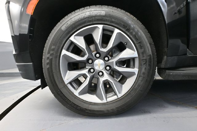 Used 2022 Chevrolet Suburban LT w/ Luxury Package AWD/4WD image 13