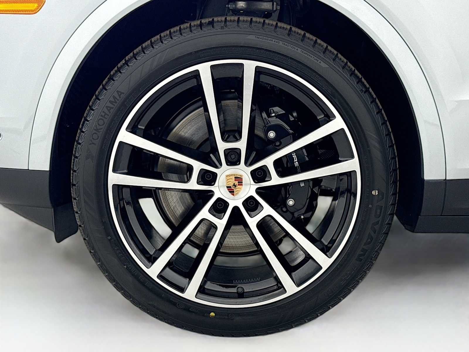 Used 2026 Porsche Cayenne AWD/4WD image 32