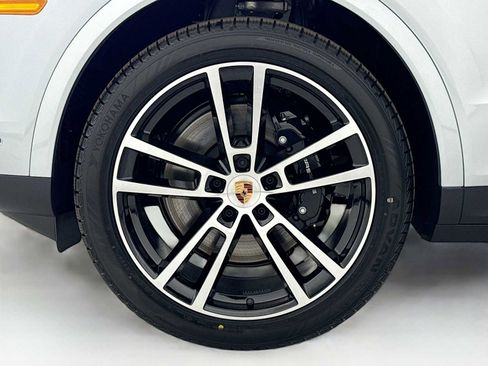 New 2026 Porsche Cayenne image 32