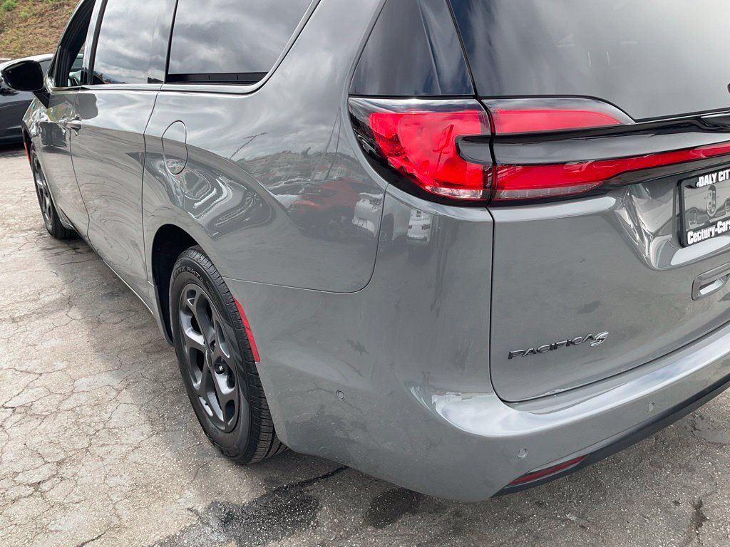 Used 2023 Chrysler Pacifica Limited w/ S Appearance Package FWD image 85