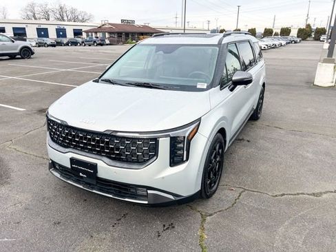 Certified 2025 Kia Carnival SX image 4